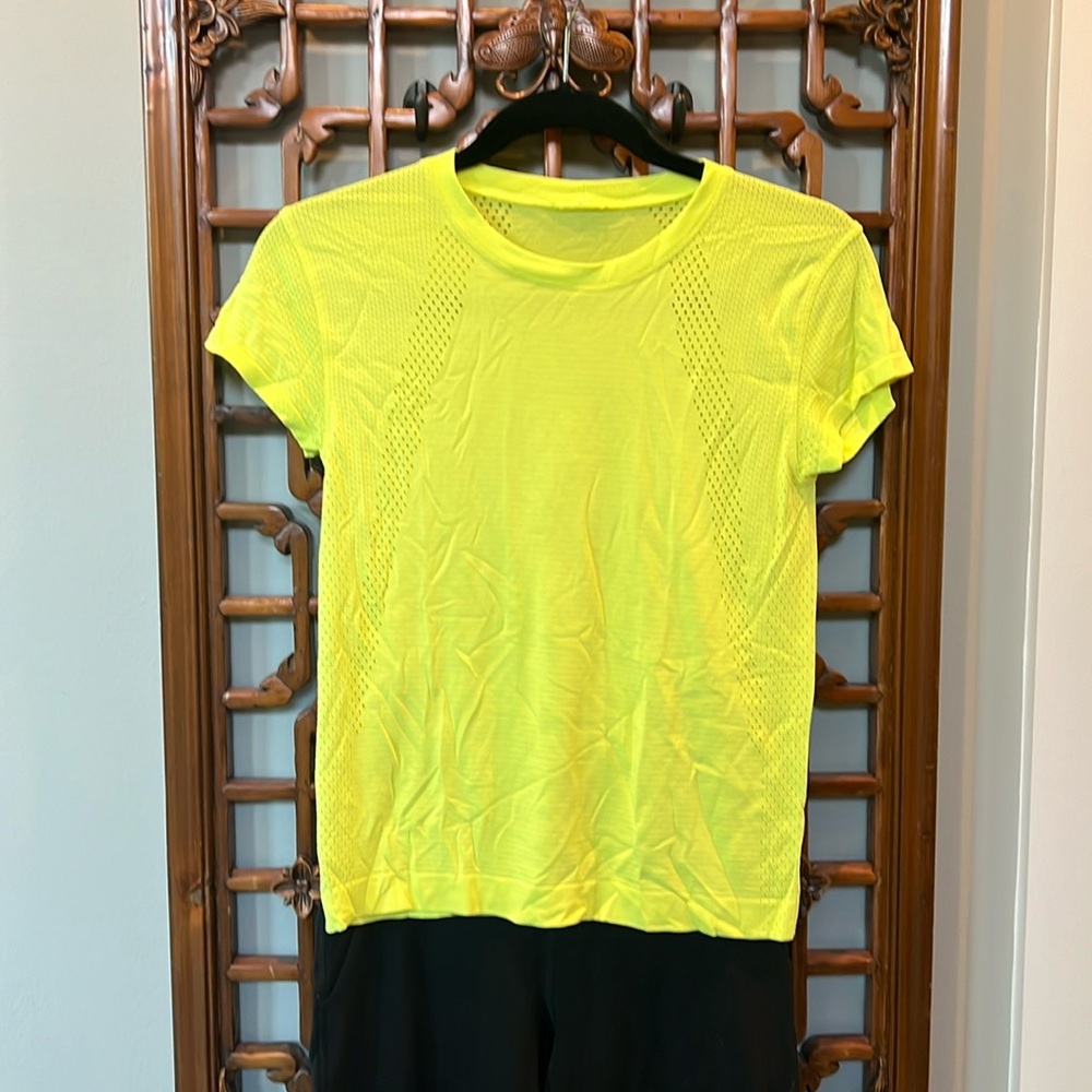 Lululemon tee